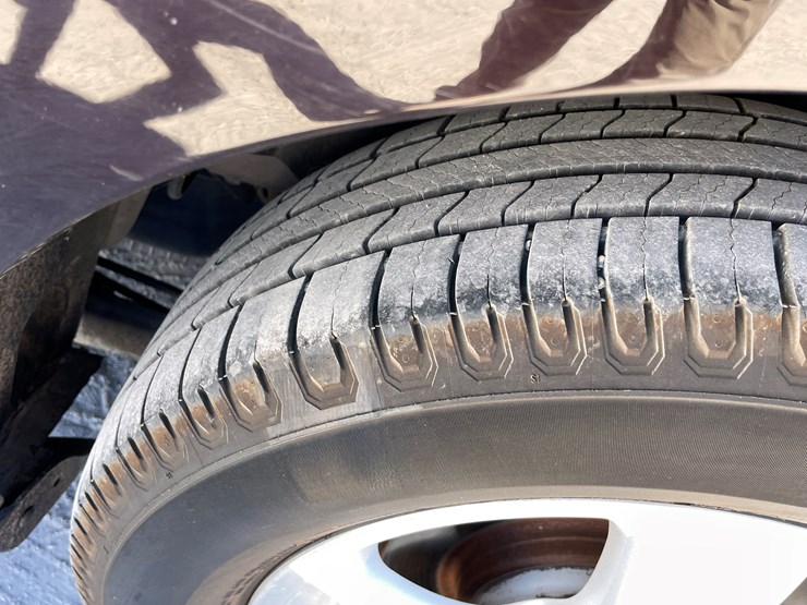 2010-volkswagen-routan-image-10