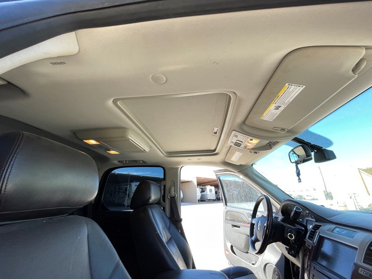 2010-cadillac-escalade-image-80