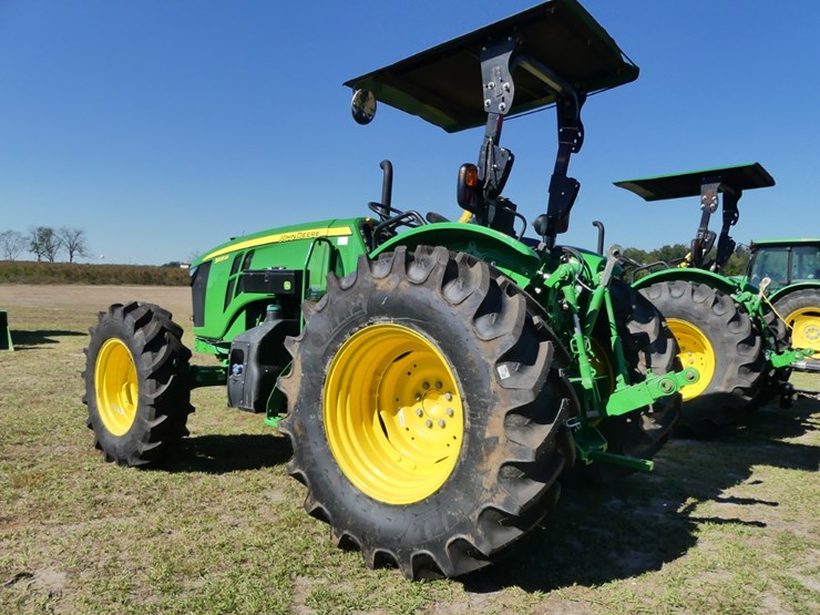 2023-john-deere-5105m-image-4