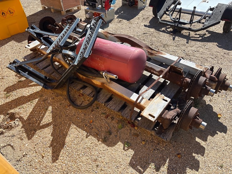 #24890-•-misc-items,-air-tank,-axles-image-3