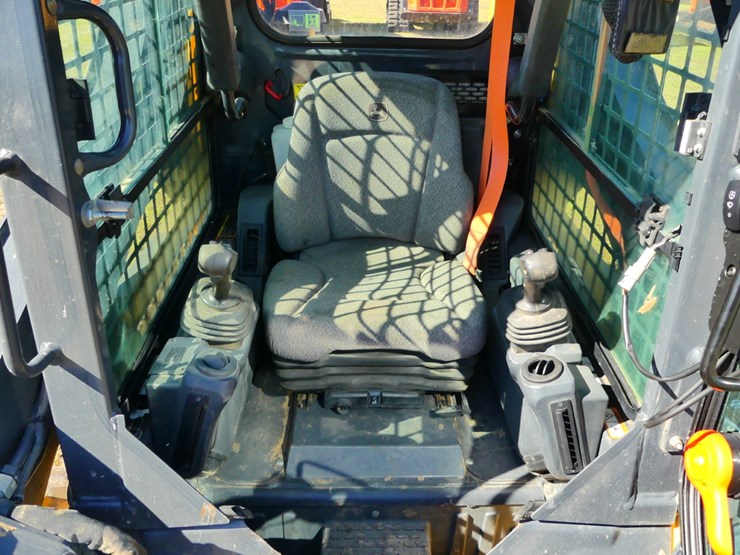 2023-deere-318g-image-14