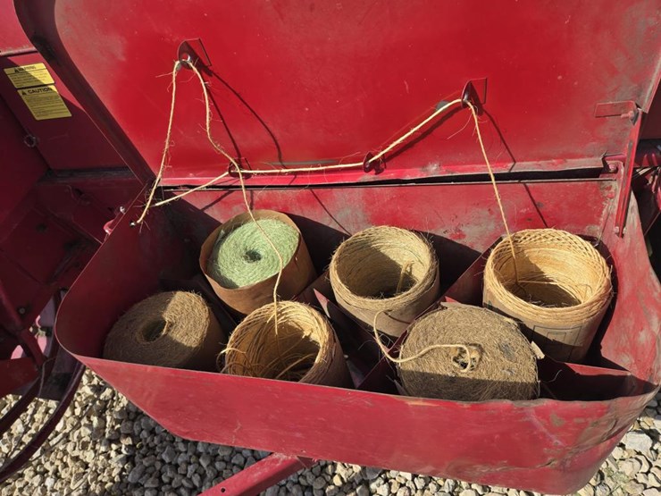 new-holland-315-image-12