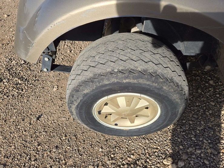 2017-e-z-go-txt-elite-lithium-golf-cart-image-8