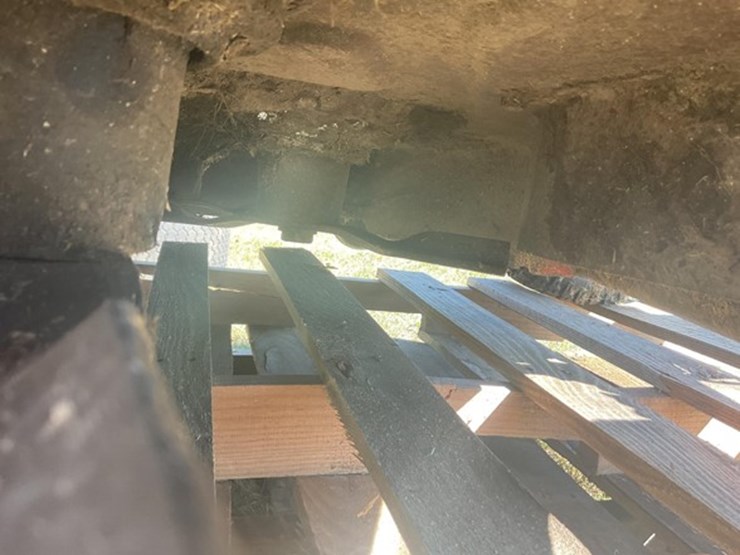 #42-•-2005-kubota-gr2000g-lawn-mower-image-13