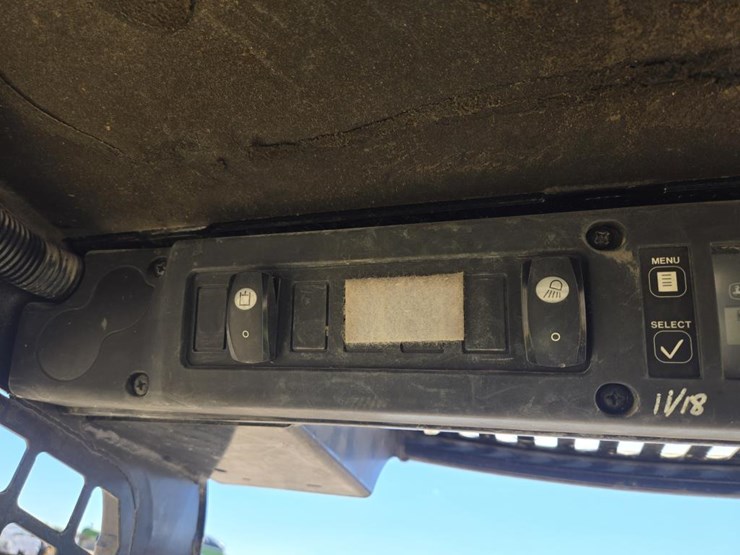 john-deere-325-image-26