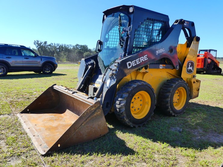 2023-deere-318g-image-2