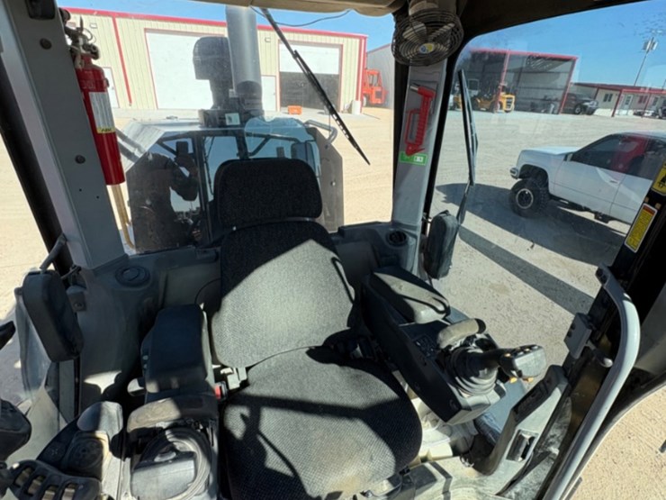 2012-caterpillar-140m2-image-10