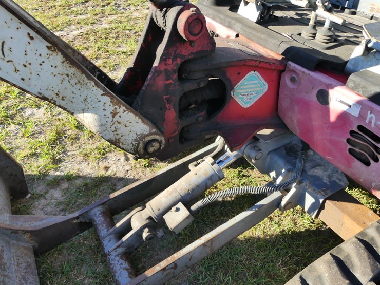 takeuchi-tb216-image-11