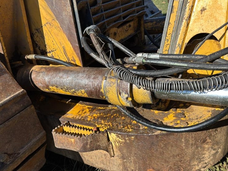 2008-deere-750j-xlt-image-35