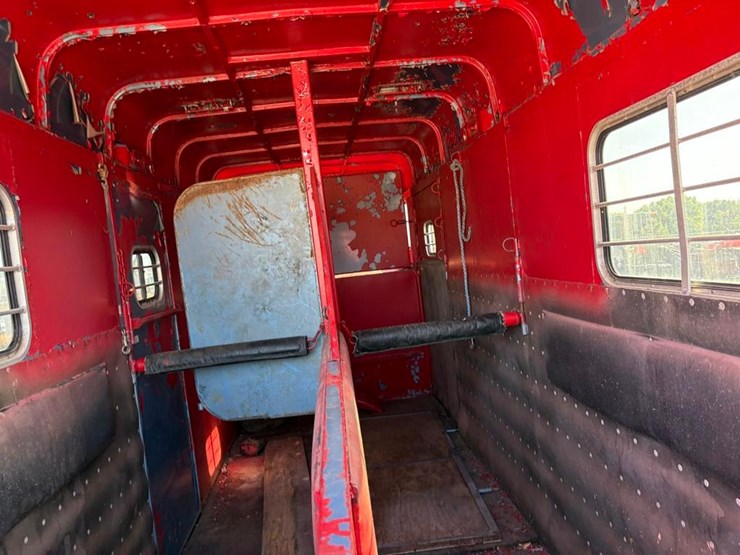 sundowner-gooseneck-2-in1-horse-trailer-w/no-title-image-13