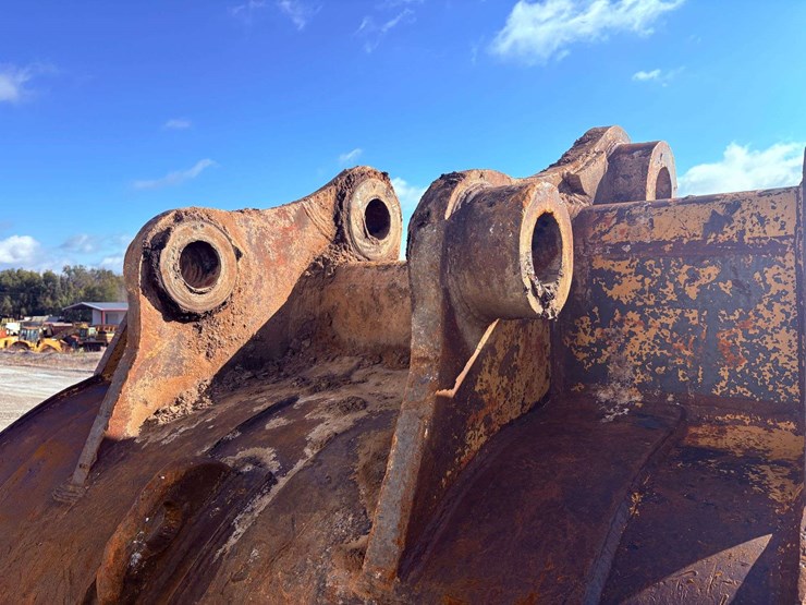 caterpillar-375-image-7