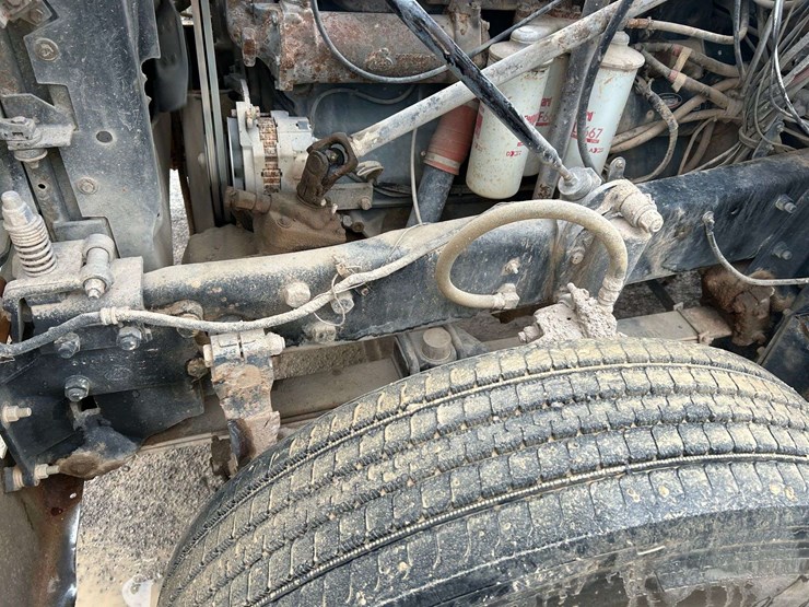 1989-mack-r690t-fuel-&-lube-truck-image-19