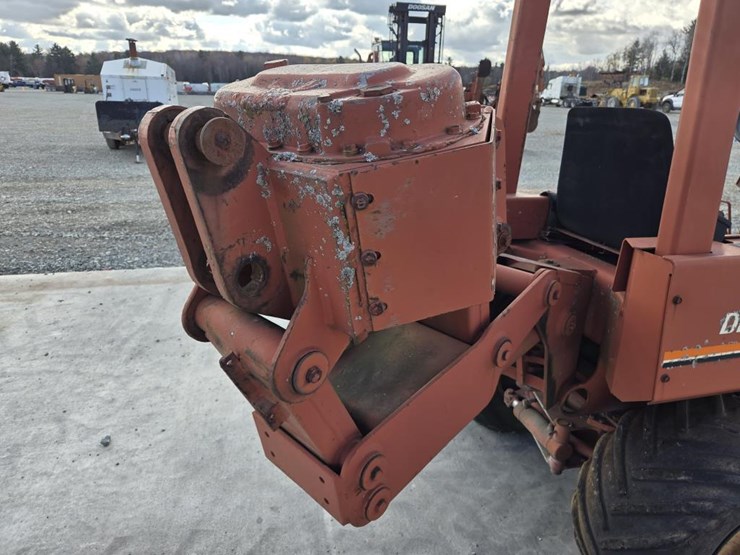 ditch-witch-350sx-image-33