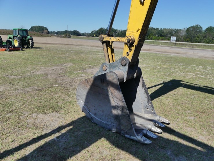 2015-komatsu-pc210-lc-image-10