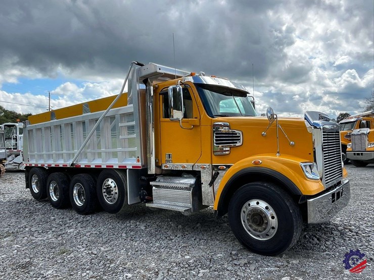 2020-freightliner-122sd-image-6