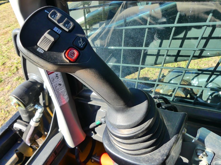 2022-new-holland-c332-image-14