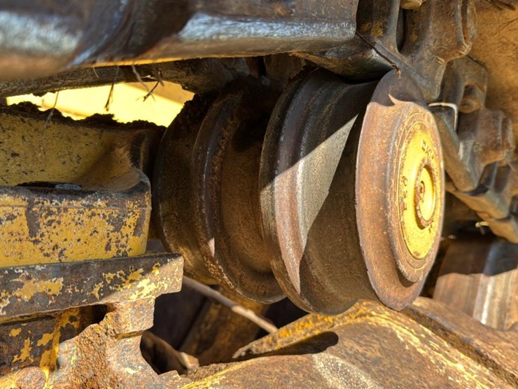 2008-deere-750j-xlt-image-22