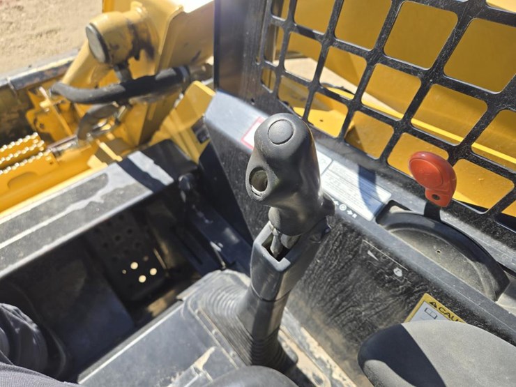 john-deere-325-image-21