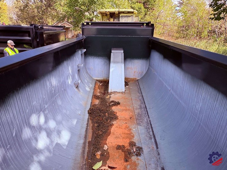 new-16'-ox-body-dump-body-with-high-lift-gate-image-4