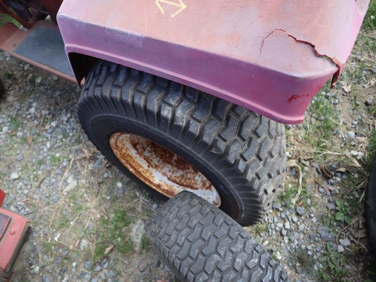 wheel-horse-lawn-&-garden-tractor-image-8