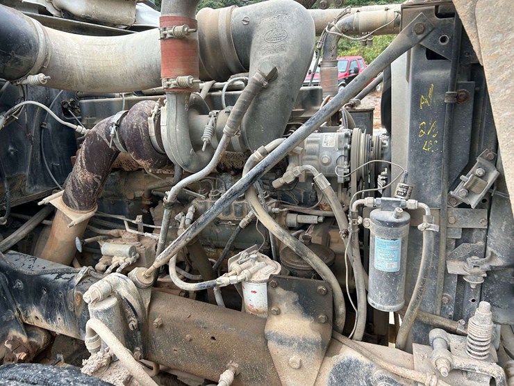 1989-mack-r690t-fuel-&-lube-truck-image-20