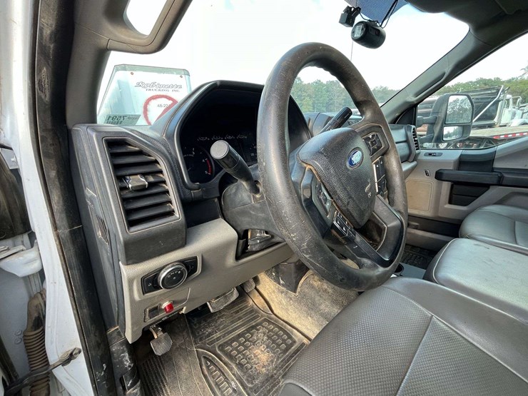 2017-ford-f550-xl-image-68