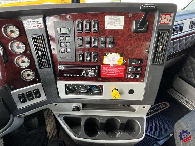 2020-freightliner-122sd-image-68