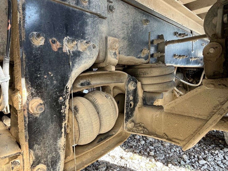 2020-freightliner-122sd-image-26