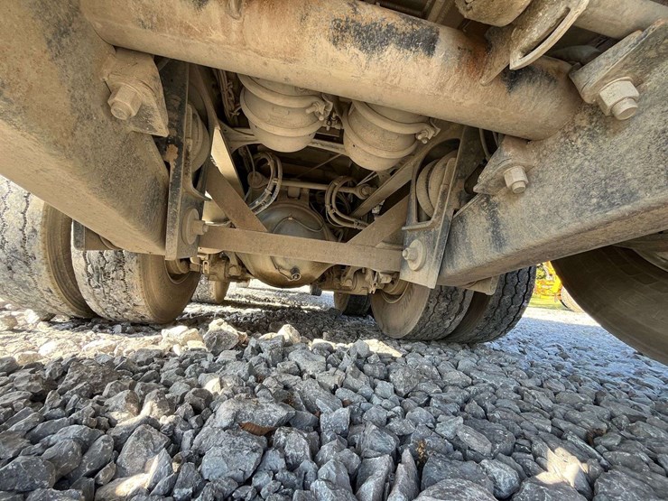 2020-freightliner-122sd-image-42