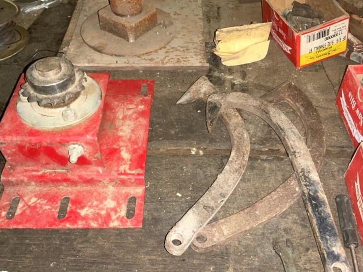 #754-•-wrenches,-tools,-miscellanous-parts-image-50