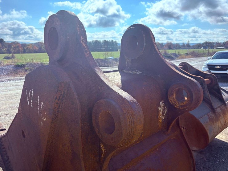 caterpillar-375-image-8