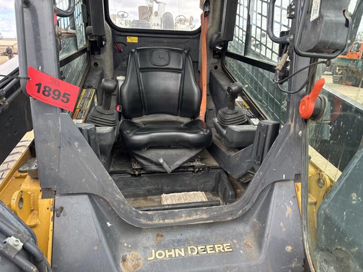 2019-deere-331g-image-26
