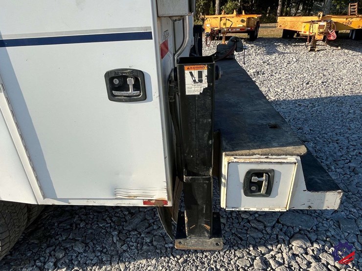 2017-ford-f550-xl-image-28