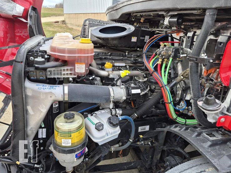 2018-freightliner-cascadia-116-image-26