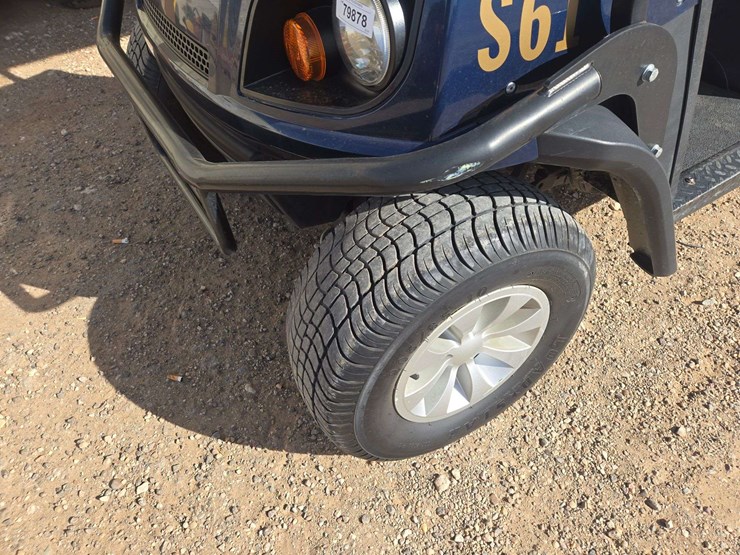 cushman-s61-shuttle-8-72-volt-golf-cart-image-6