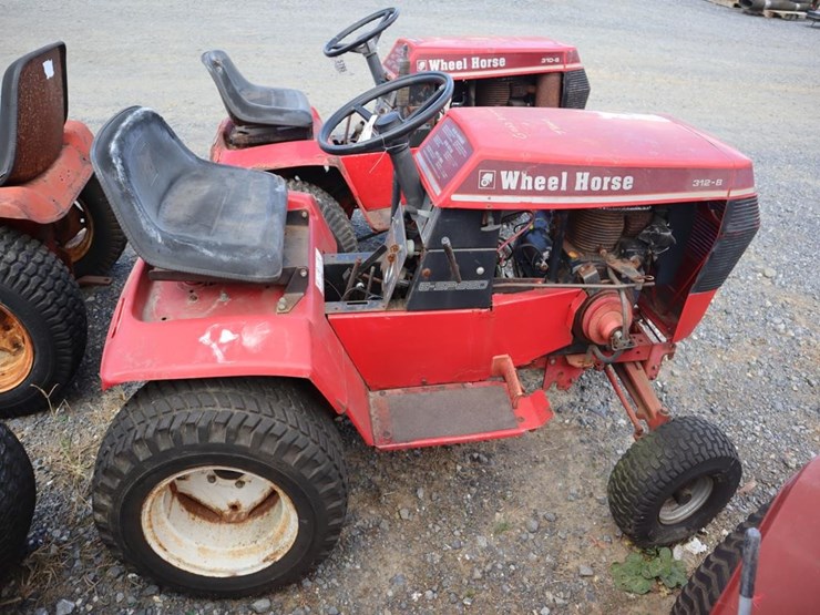 wheel-horse-lawn-&-garden-tractor-image-9
