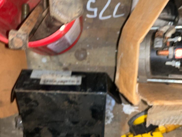 #775-•-floor-jack-and-miscellaneous-parts-image-8