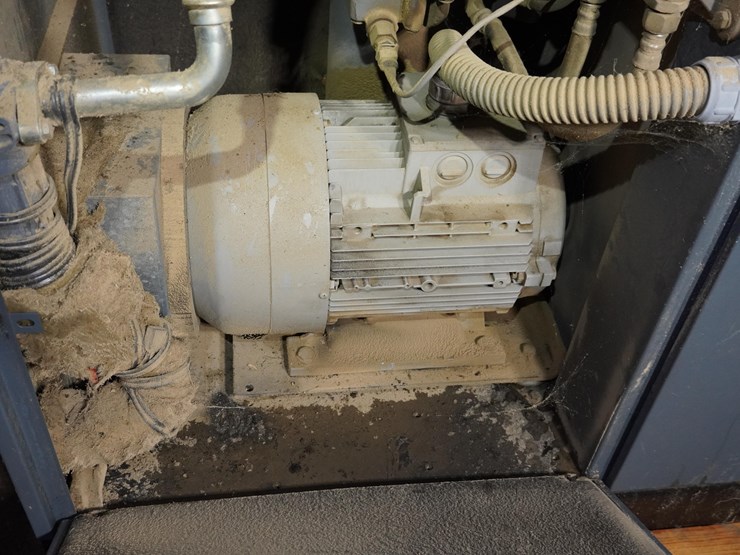 #138-•-atlas-copco-air-compressor-image-10