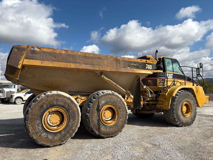 2006-caterpillar-740-image-3