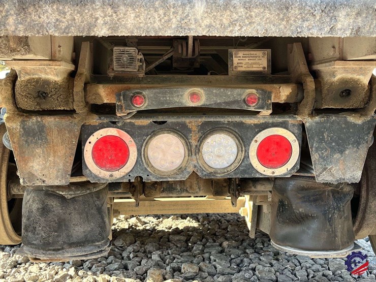 2020-freightliner-122sd-image-38