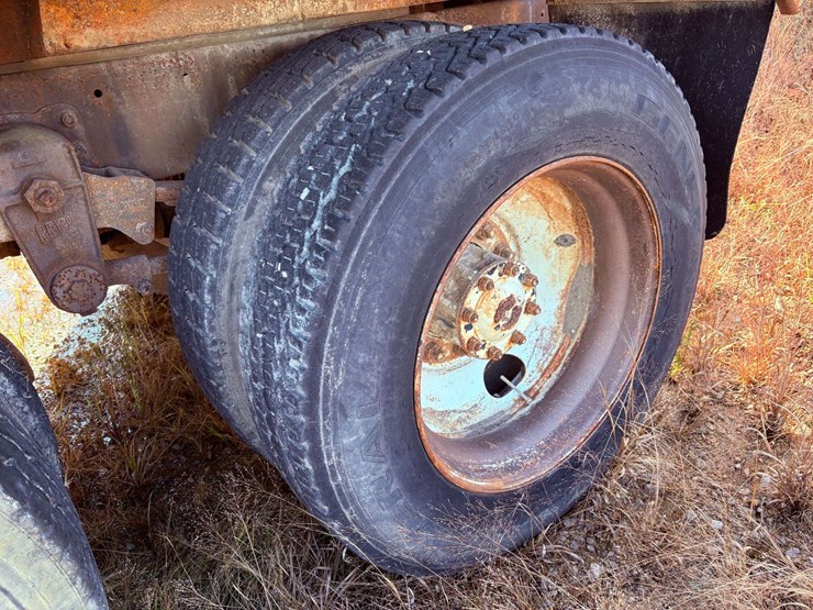 freightliner-t/a-water-truck-image-9