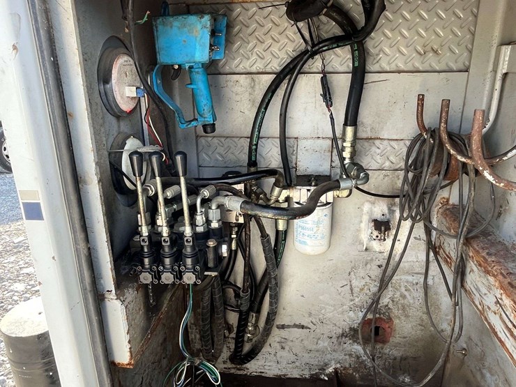 2017-ford-f550-xl-image-47