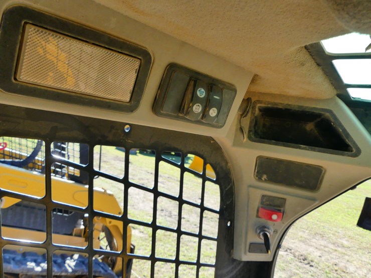 2019-caterpillar-259d-image-16