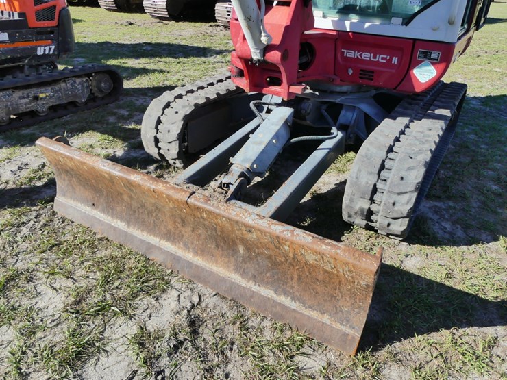 takeuchi-tb235-2-image-11