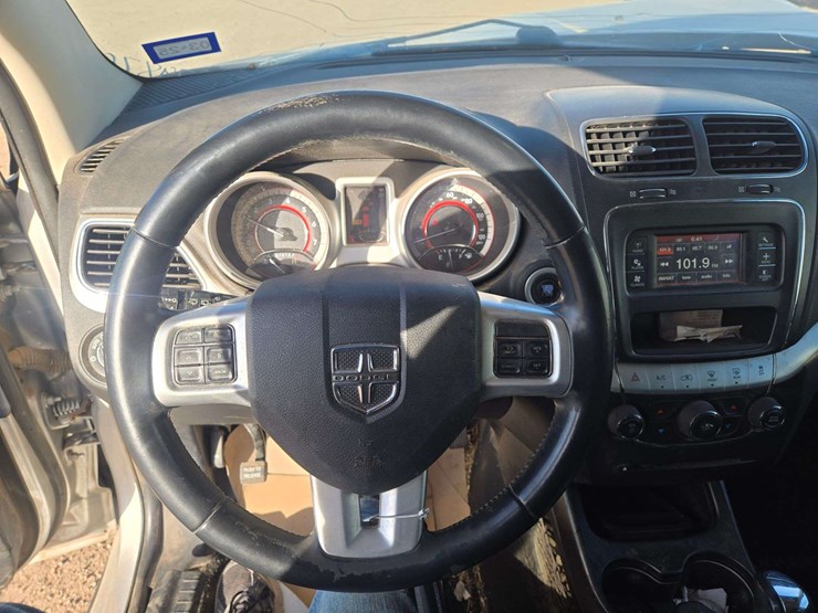 2013-dodge-journey-sxt-image-16