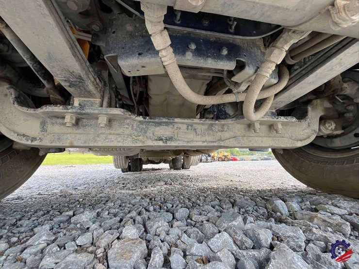 2020-freightliner-122sd-image-23