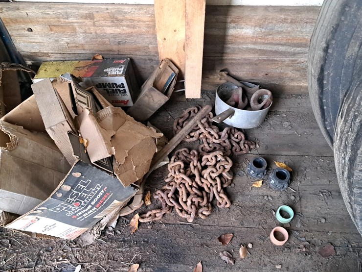 #701-•-53'-semi-trailer-and-contents-image-10