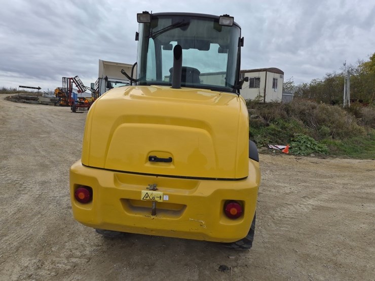 new-holland-w80c-image-13