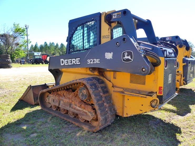 2018-deere-323e-image-4