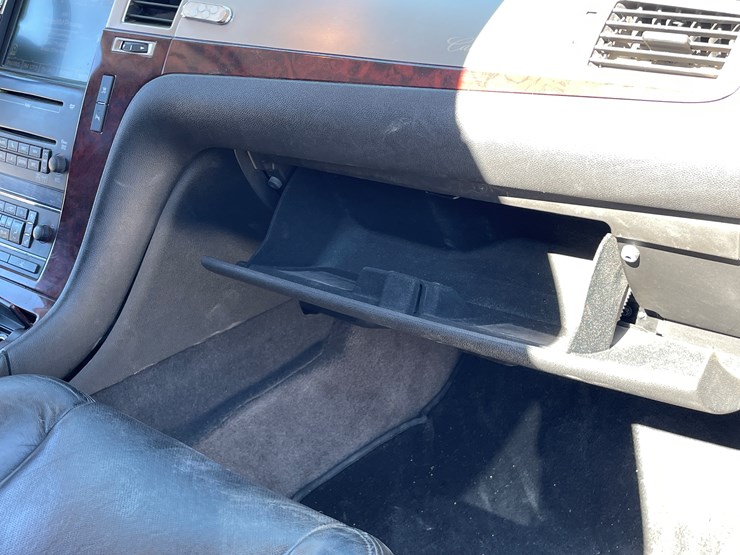 2010-cadillac-escalade-image-81